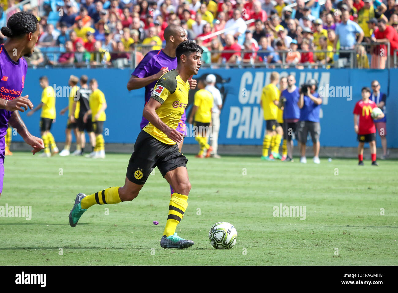 Charlotte, North Carolina, USA. 22nd July, 2018. Borussia Dortmund midfielder Mahmoud Dahoud (19) during an International Champions Cup match at Bank of America Stadium in Charlotte, NC. Borussia Dortmund of the German Bundesliga beat Liverpool of the English Premier League 3 to 1. Credit: Jason Walle/ZUMA Wire/Alamy Live News Stock Photo