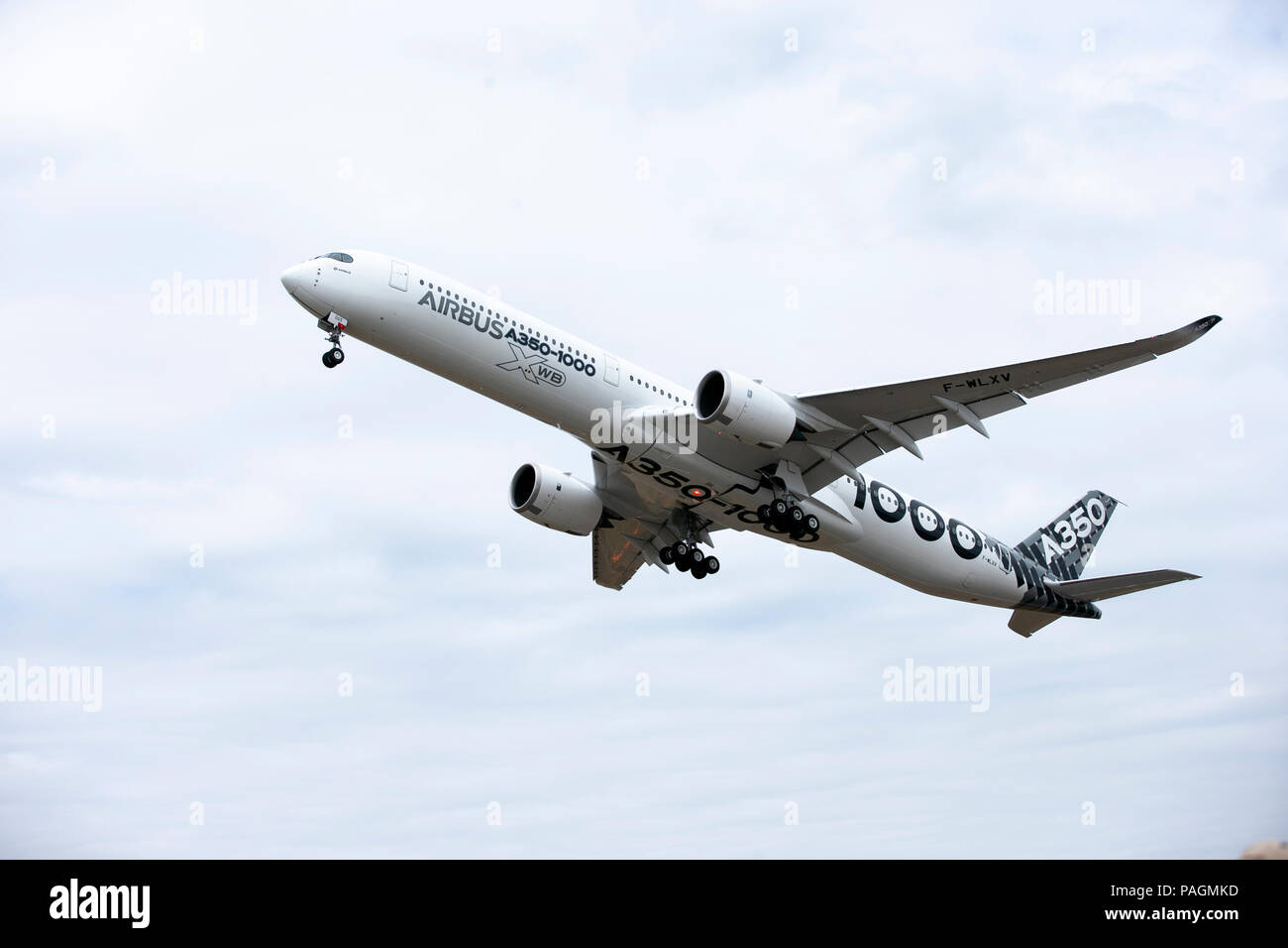 Farnborough, London. 22nd July, 2018. An Airbus A350-1000 XWB passenger aircraft performs in a flying display at the Farnborough International Airshow, south west of London, Britain on July 22, 2018. Credit: Han Yan/Xinhua/Alamy Live News Stock Photo