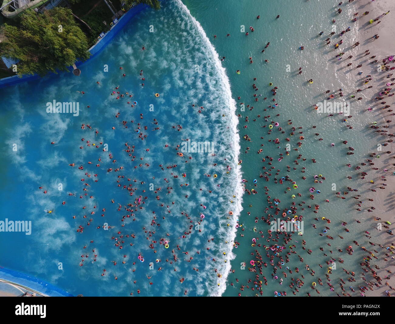 China wave pool hi-res stock photography and images - Alamy