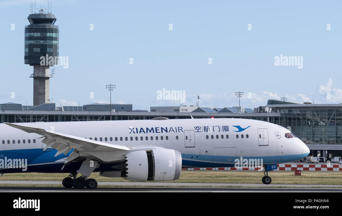 Richmond, British Columbia, Canada. 2nd July, 2018. A XiamenAir (Xiamen Airlines) Boeing 787-8 Dreamliner (B-2762) wide-body jet airliner lands at Vancouver International Airport. Credit: Bayne Stanley/ZUMA Wire/Alamy Live News Stock Photo