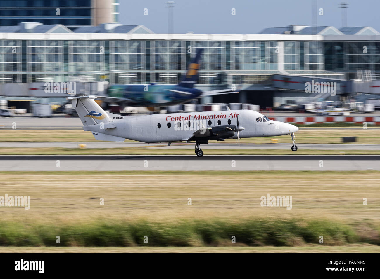 Richmond, British Columbia, Canada. 5th July, 2018. A Beech (Beechcraft) 1900D regional airliner (C-GGBY) belonging to the Canadian airline Central Mountain Air lands at Vancouver International Airport. Credit: Bayne Stanley/ZUMA Wire/Alamy Live News Stock Photo