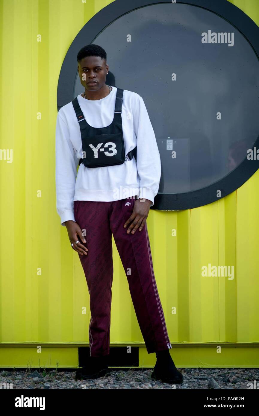A chic showgoer posing on the street during Helsinki Fashion Week - July 20, 2018 - Photo: Runway Manhattan | Verwendung weltweit Stock Photo