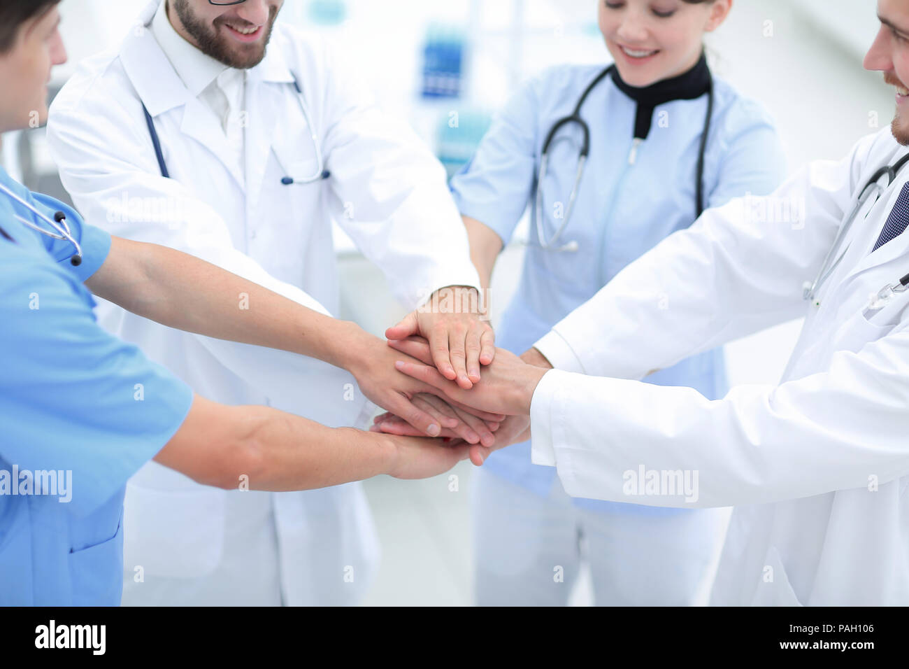 Healthcare professionals circle hi-res stock photography and images - Alamy