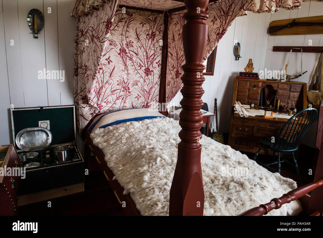 Sleeping quarters hires stock photography and images Alamy