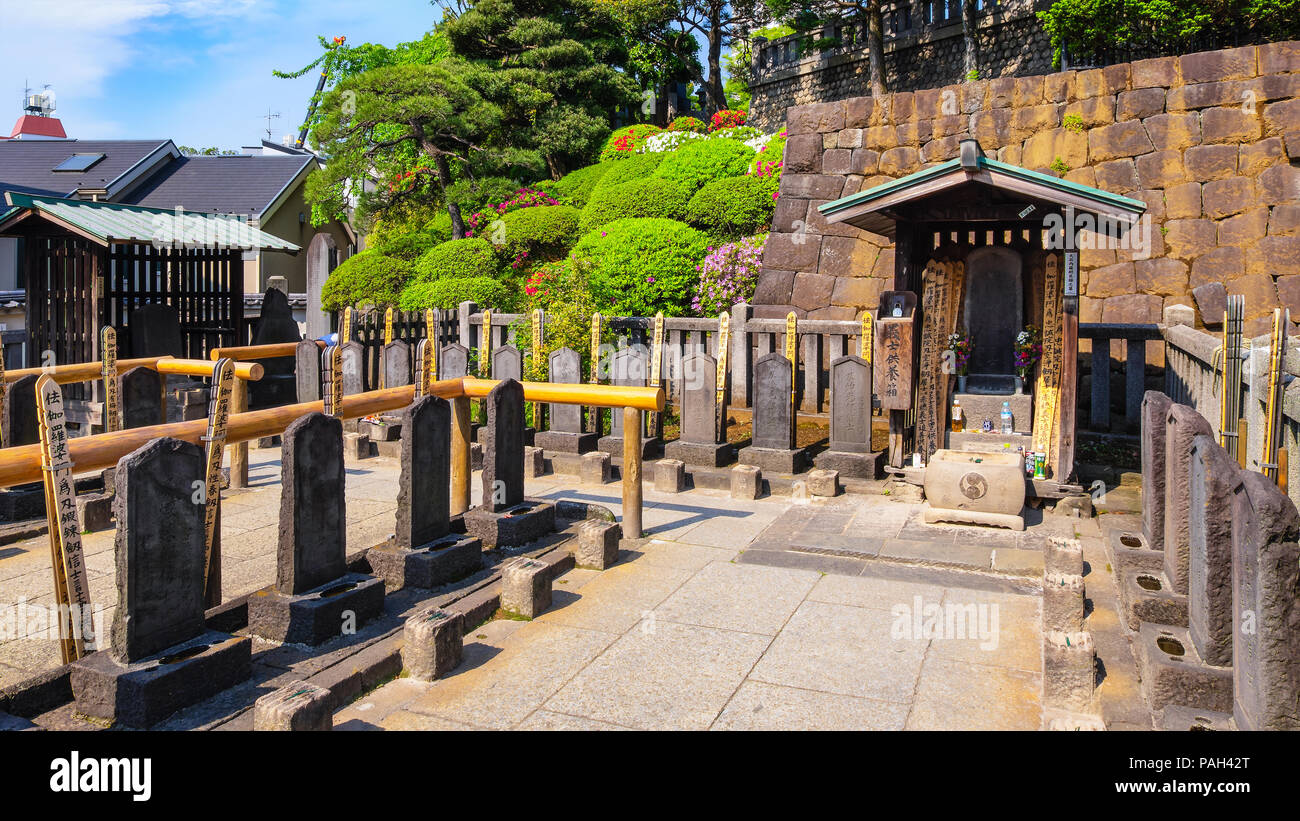 TOKYO, JAPAN - APRIL 20 2018: The grave of 47 ronin, the 47 loyal masterless samurai, one of the most popular Japanese historical epic legends at Seng Stock Photo