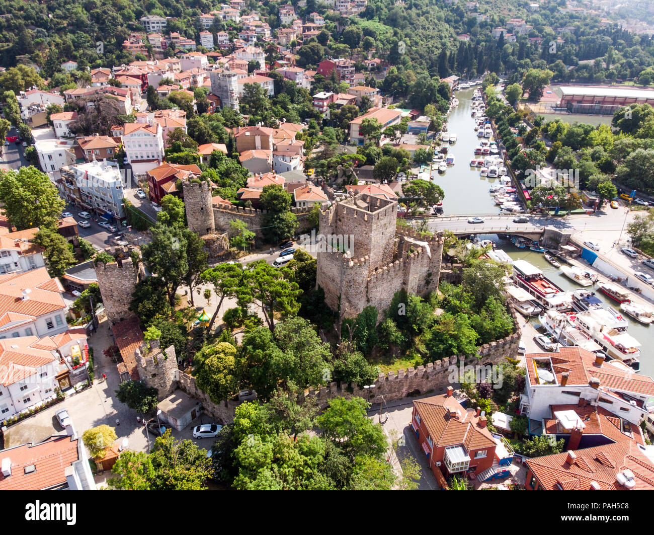 anatolian castle (anadolu hisari) in istanbul.historically known as guzelce  hisar(meaning proper castle) is a fortress located in anatolian (asian) si  Stock Photo - Alamy