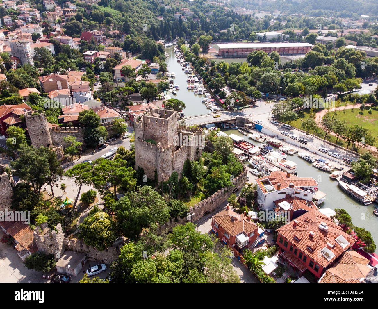 anatolian castle (anadolu hisari) in istanbul.historically known as guzelce  hisar(meaning proper castle) is a fortress located in anatolian (asian) si  Stock Photo - Alamy