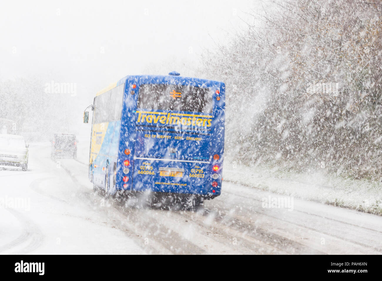 Travelmasters coach driving in heavy snow in winter, white out, blizzard conditions, hastings, east sussex, uk Stock Photo