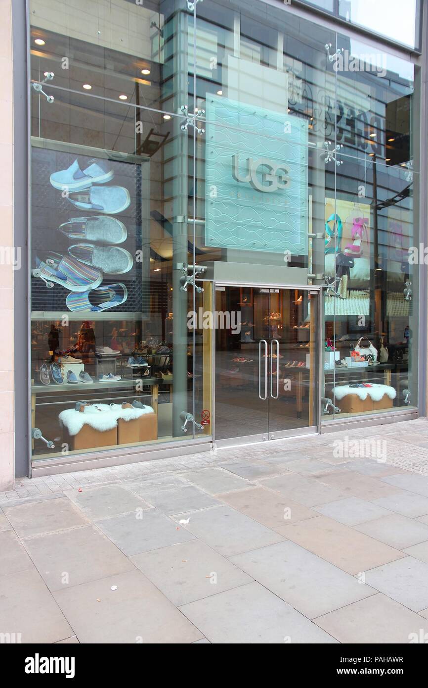 Uggs shop hi-res stock photography and images - Alamy