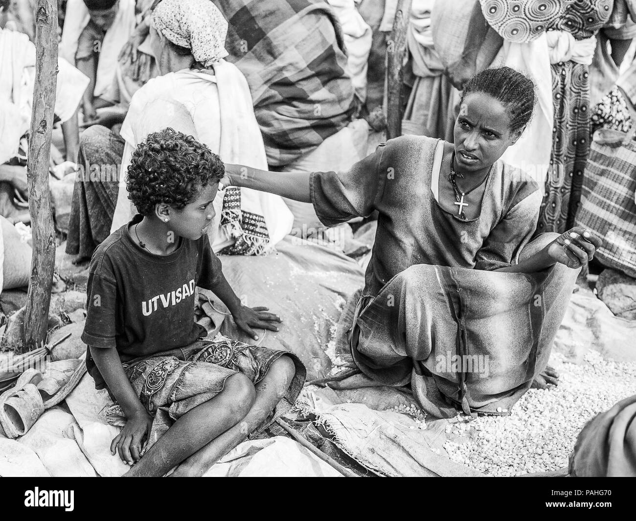 送料無料　原画「朝もやの海辺」 Ethiopian market Black and White Stock Photos & Images - Alamy