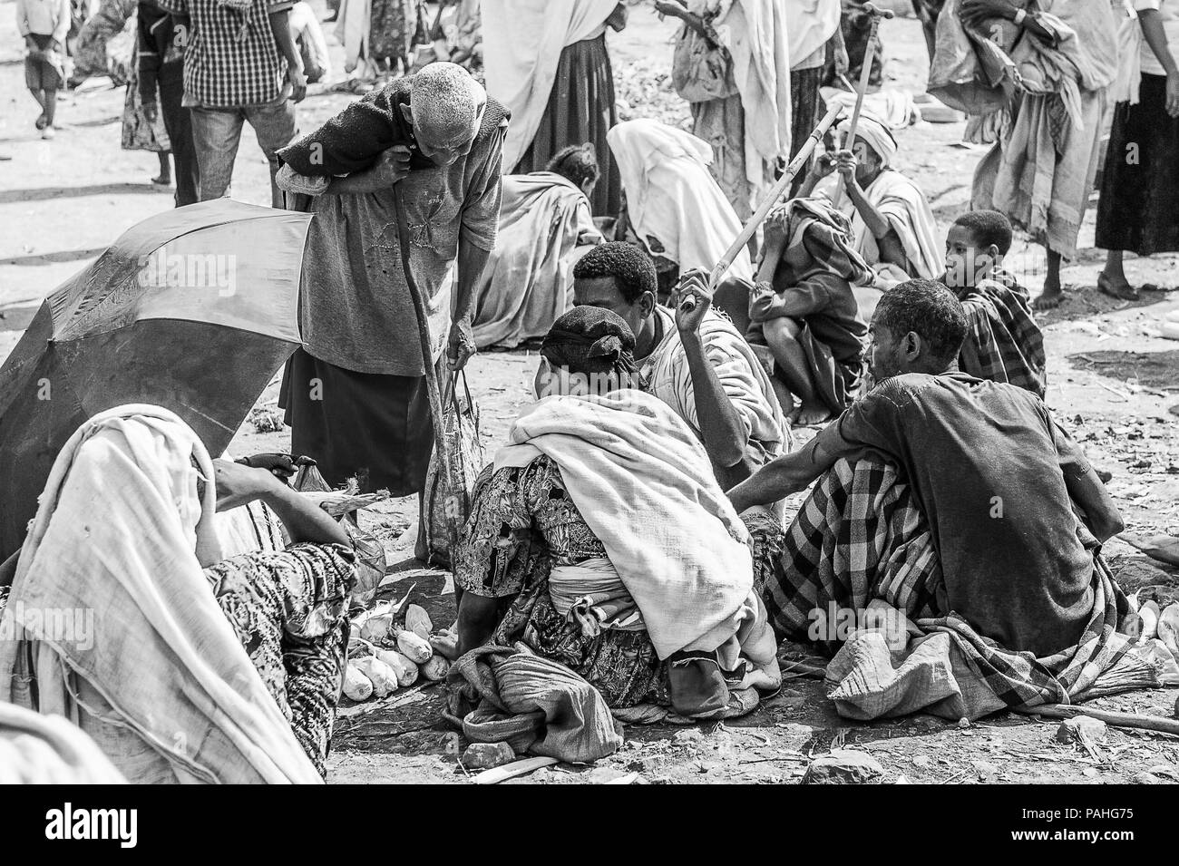 送料無料　原画「朝もやの海辺」 Ethiopian market Black and White Stock Photos & Images - Alamy