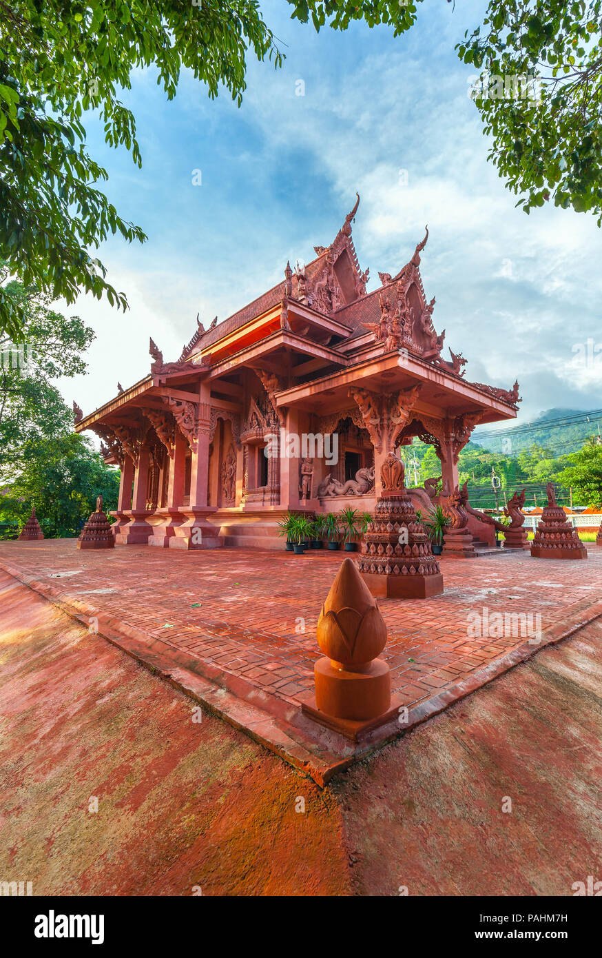 Terracotta temple Wat Sila Ngoo on Koh Samui in Thailand. Shooting with the wide angle lens. Stock Photo