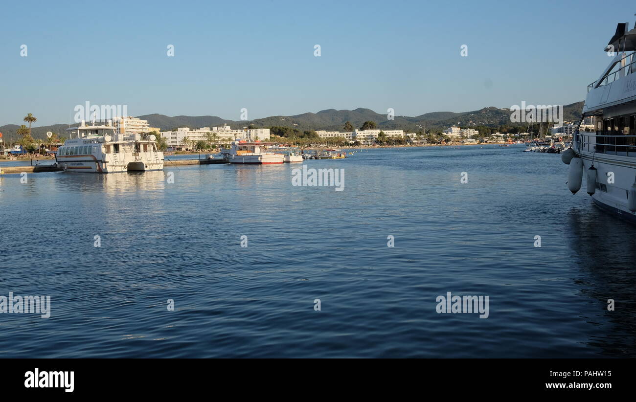 sunset by the sea boats Stock Photo - Alamy