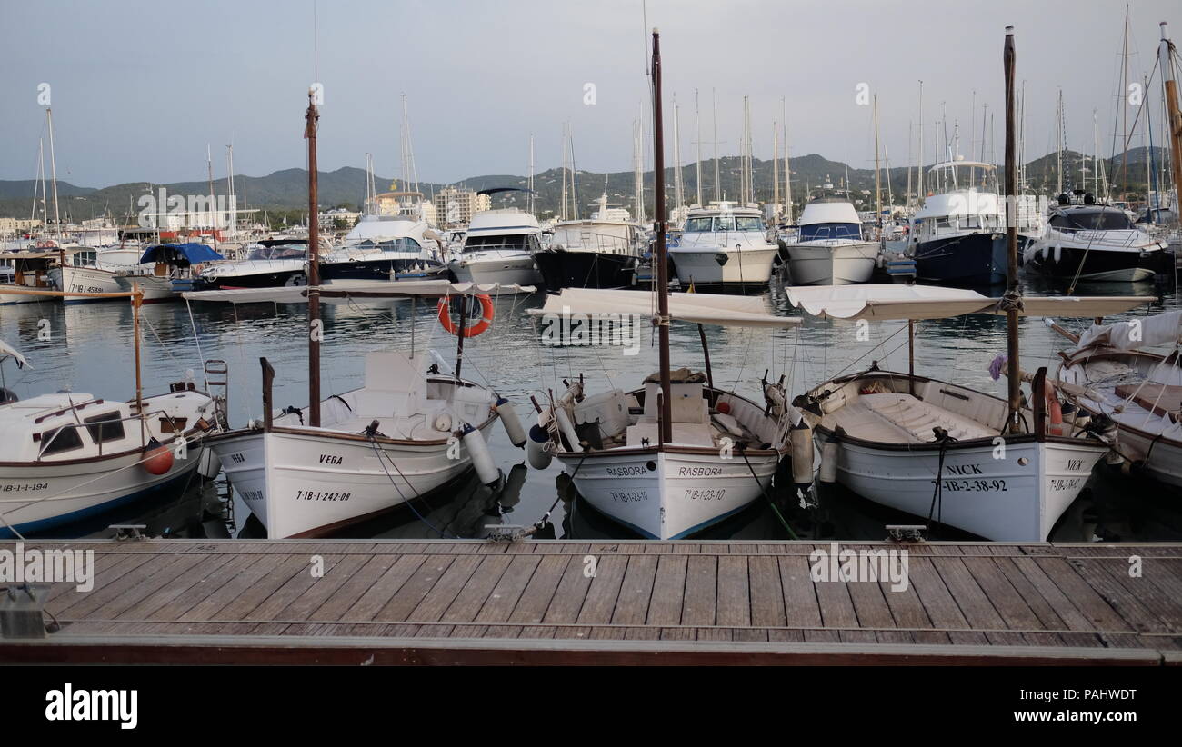 sunset by the sea boats Stock Photo - Alamy
