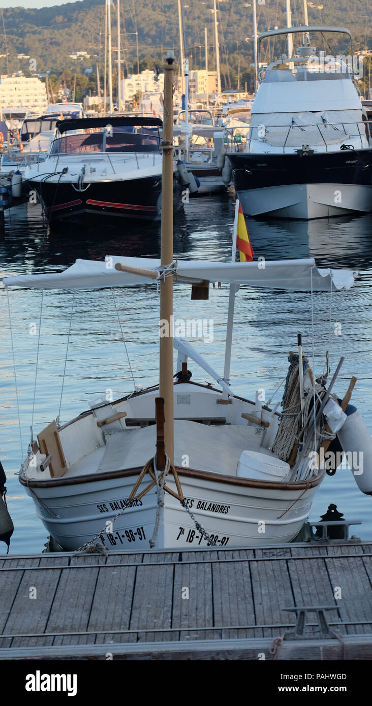 sunset by the sea boats Stock Photo - Alamy