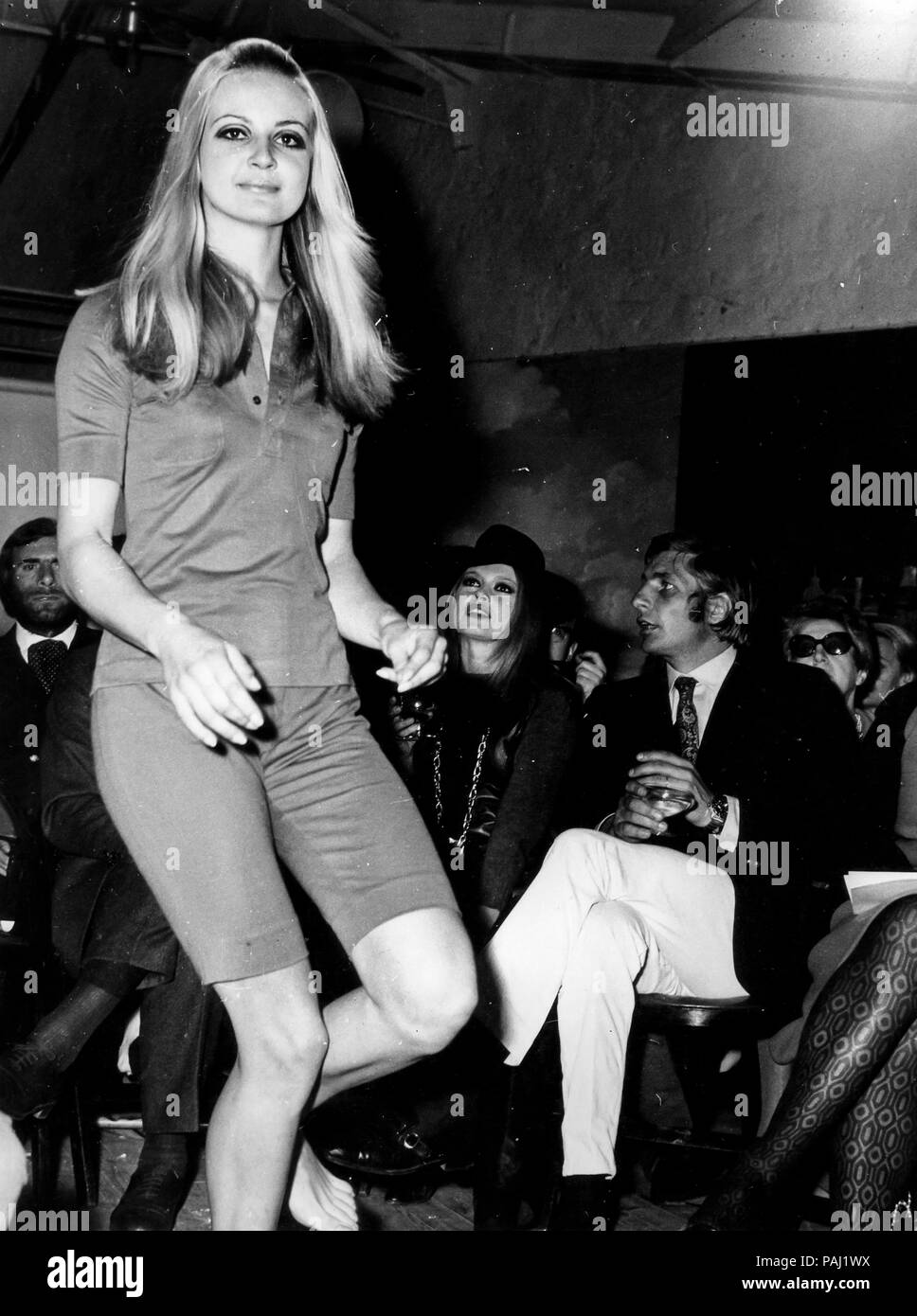 brigitte bardot, gunther sachs, mic mac fashion show, st tropez, 1968 Stock Photo