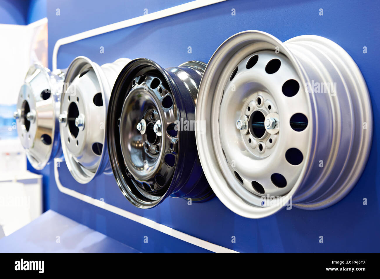 Metal wheel rims hires stock photography and images Alamy