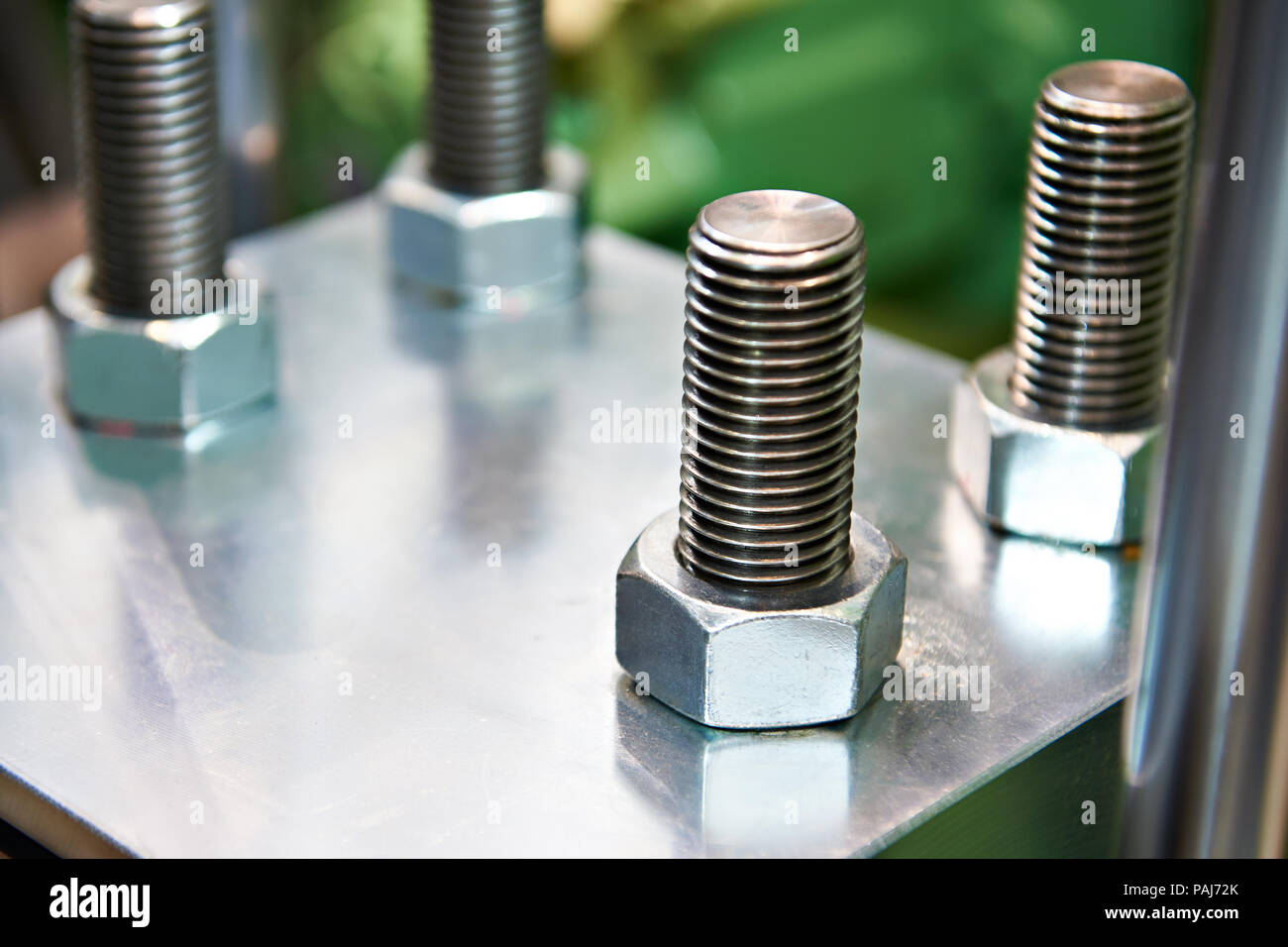 Machine bolts nuts hires stock photography and images Alamy