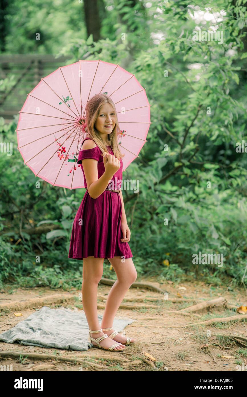 Teen girl hi-res stock photography and images - Alamy