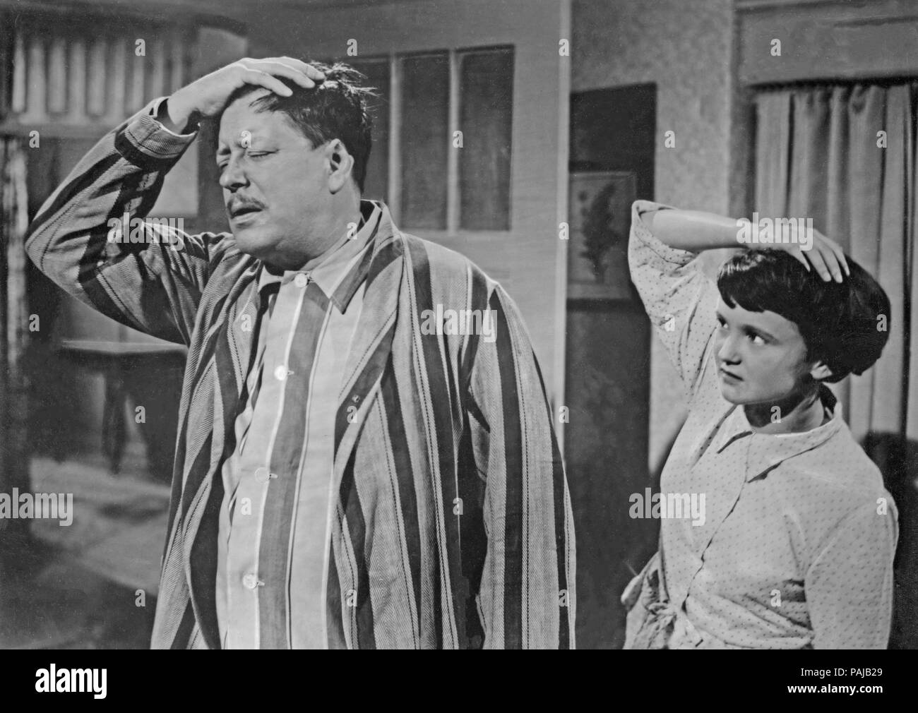 Wochenend im Paradies, aka: Liebe im Finanzamt, Deutschland 1952, Regie: Kurt Hoffmann, Darsteller: Paul Dahlke, Margit Cargill Stock Photo