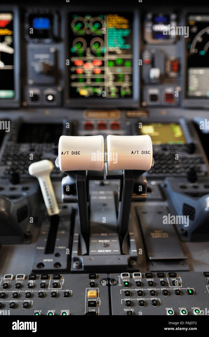 throttle levers in the cockpit of a Flybe British European Embraer 195 Stock Photo