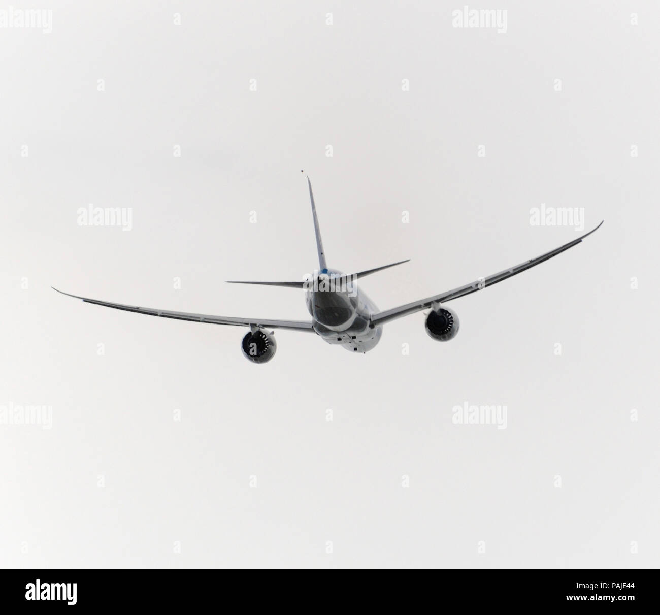ANA All Nippon Airways Boeing 787-8 Dreamliner climbing out after take ...