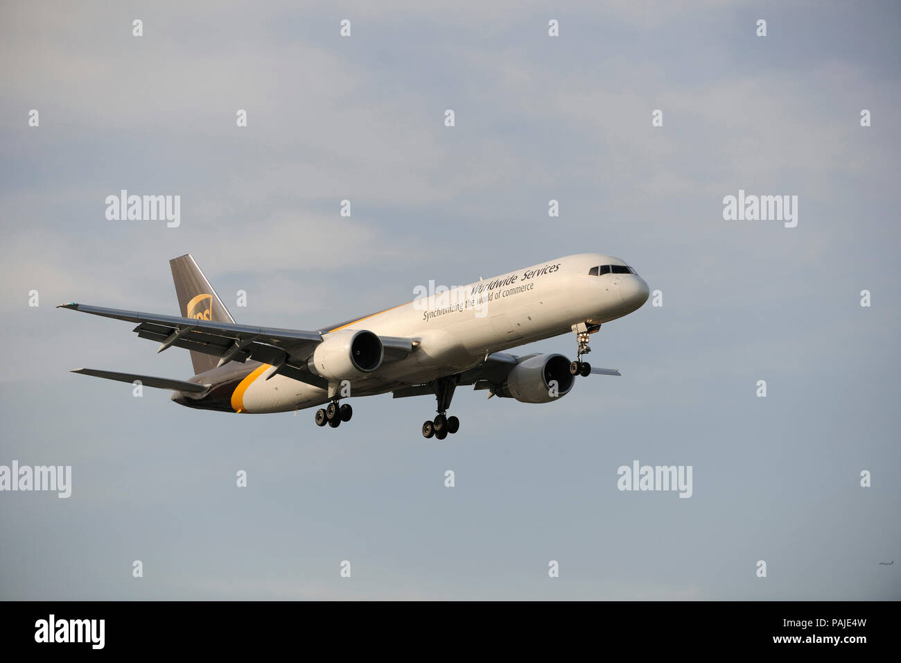 UPS United Parcel Service Boeing 757-200 freighter on final-approach Stock Photo