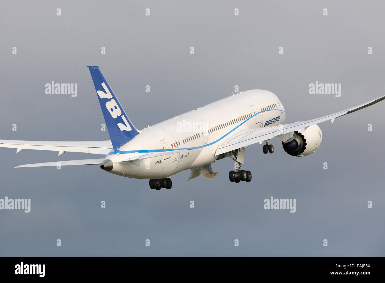 Boeing 787 8 Dreamliner Prototype Taking Off Stock Photo Alamy Boeing 787 8 Dreamliner Prototype Taking Off Stock Photo Alamy