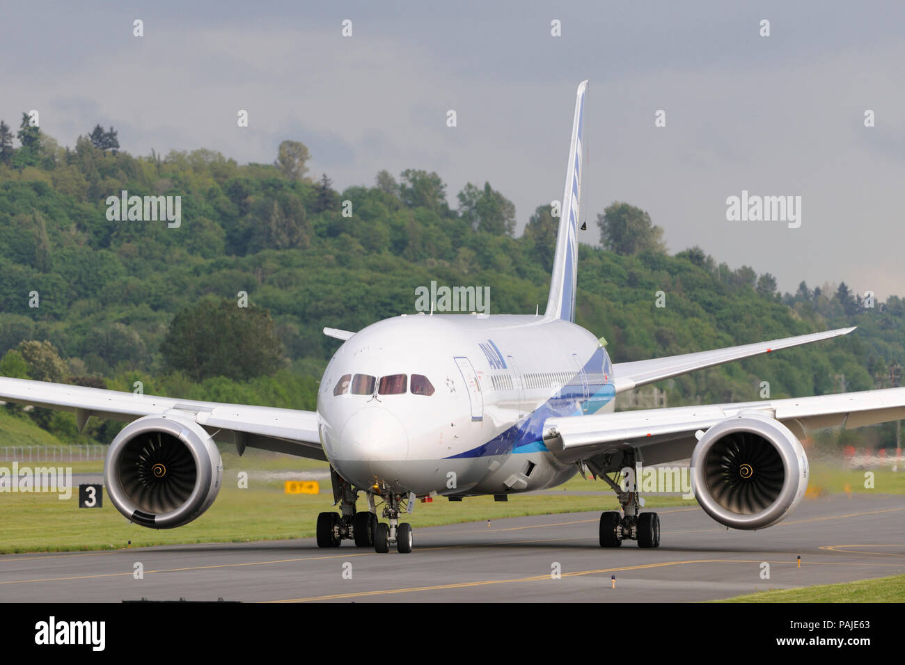 Boeing 787 ana hi-res stock photography and images - Alamy