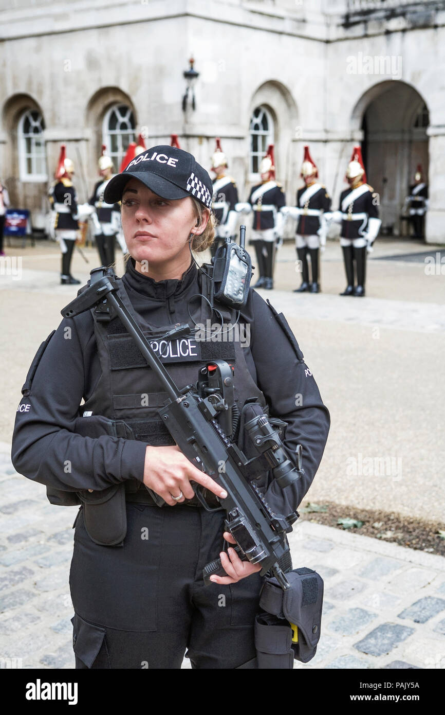 Armed London Metroplitain Police Officer on duty at Horse Guards Parade, Whitehall, London. London armed police. Armed Met Police. UK armed police. Stock Photo