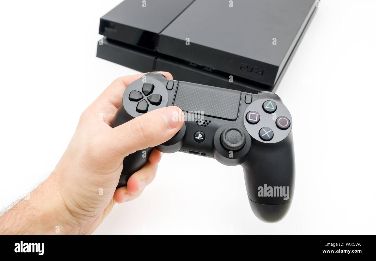 At sige sandheden forurening problem CLUJ-NAPOCA, ROMANIA - 25 FEBRUARY: Illustrative editorial image of Sony Playstation  4 console with Dualshock 4 controller in a man's hand on a white Stock  Photo - Alamy