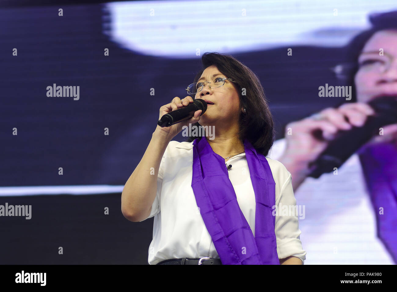 Quezon City, National Capital Region, Philippines. 23rd July, 2018. Former Chief Justice Maria Lourdes on stage talking about why people should stand up and prevent dictatorship of President Duterte, extra judicial killings and looking down on female political figure. Credit: George Buid/ZUMA Wire/Alamy Live News Stock Photo