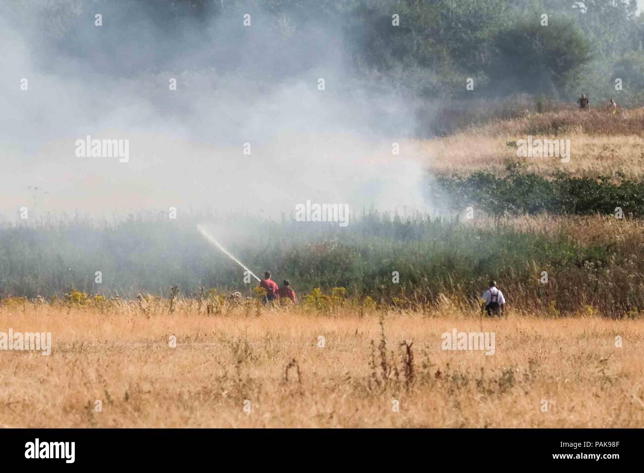 London, UK. 23rd July 2018.Twenty fire engines and around 125 firefighters tackle a  grass fire on Woolwich Common off Ha Ha Road. Credit : Claire Doherty/Alamy Live News Stock Photo