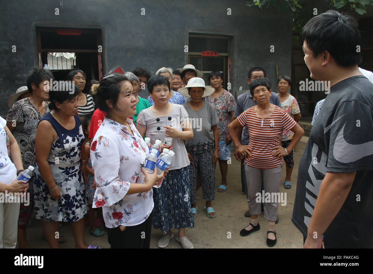 Zoucheng, shandong, China, 23rd July 2018. Seven years after his disappearance, meng qingrong finally returned to his hometown in zhaozhuang village and saw two daughters crying into tears. When she left home, her eldest daughter was 21 years old and her younger daughter was 8.Credit:Costfoto/Alamy Live News Stock Photo