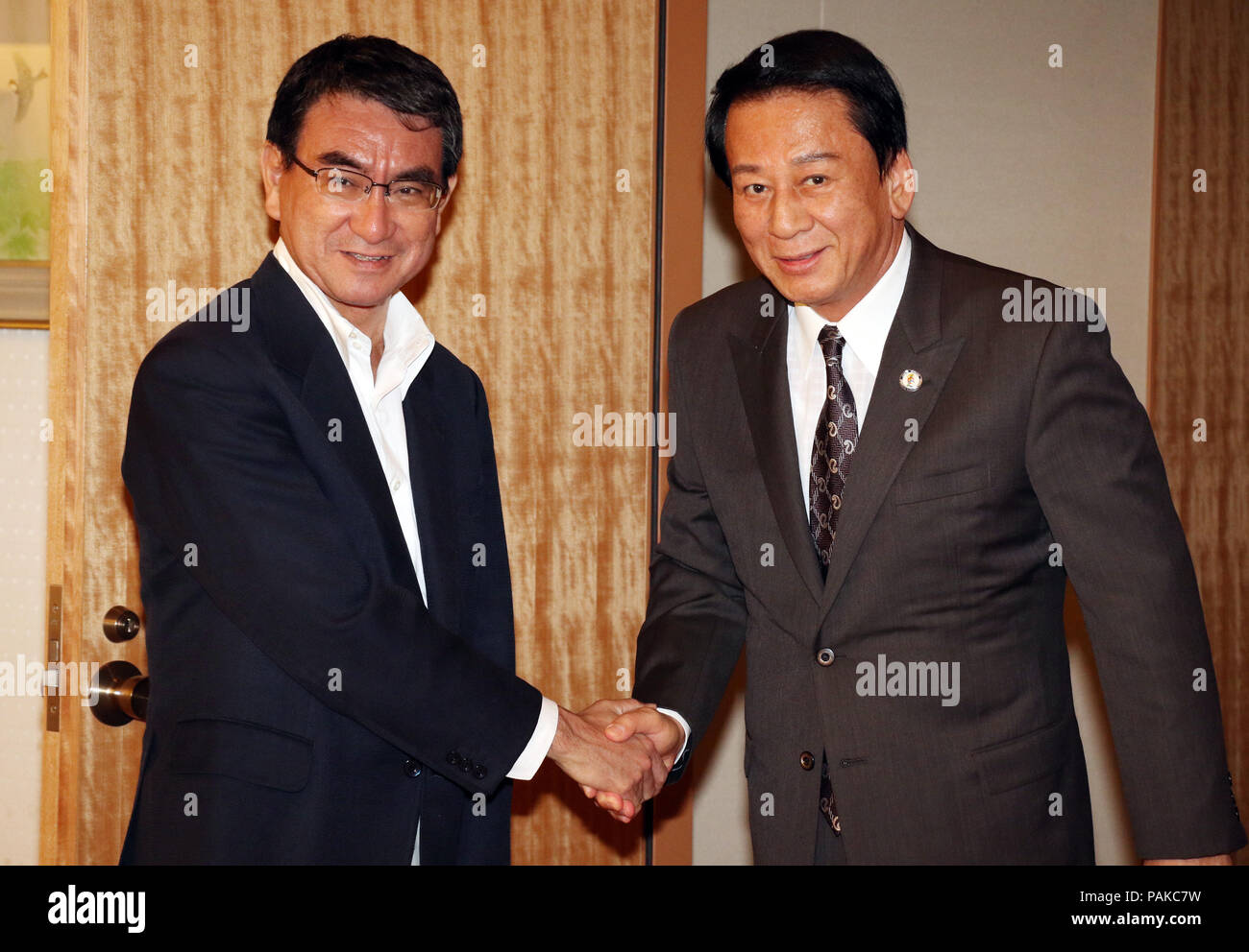 Hand Shake様 Vietnam asean foreign hi-res stock photography and images