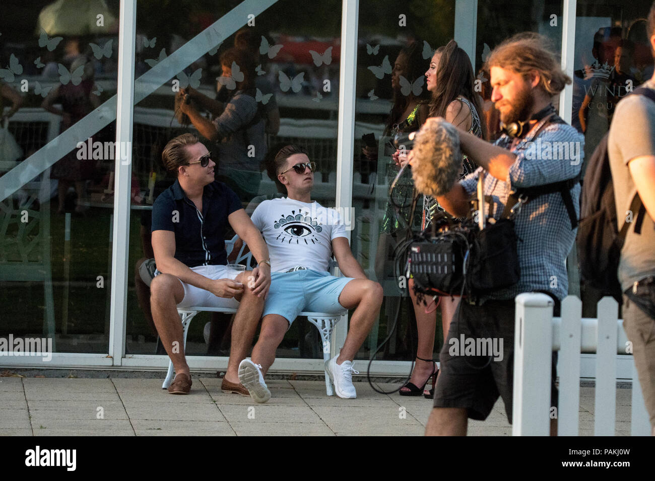 Absolutely ascot cast hi-res stock photography and images - Alamy