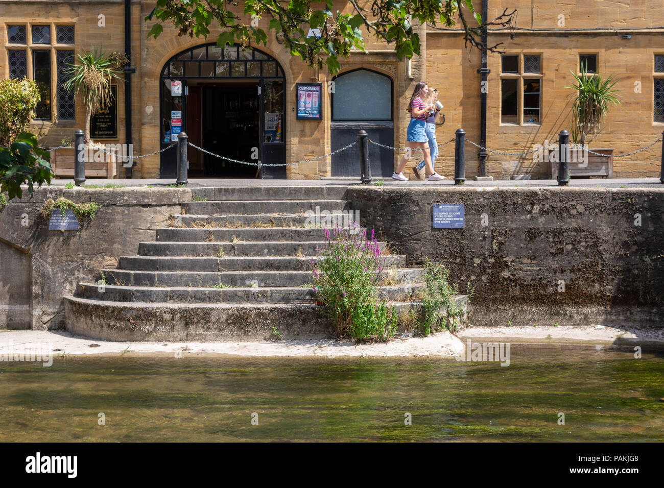 Low water level in the River Avon after weeks of little or no rain, Salisbury, Wiltshire, UK, July 2018. Stock Photo