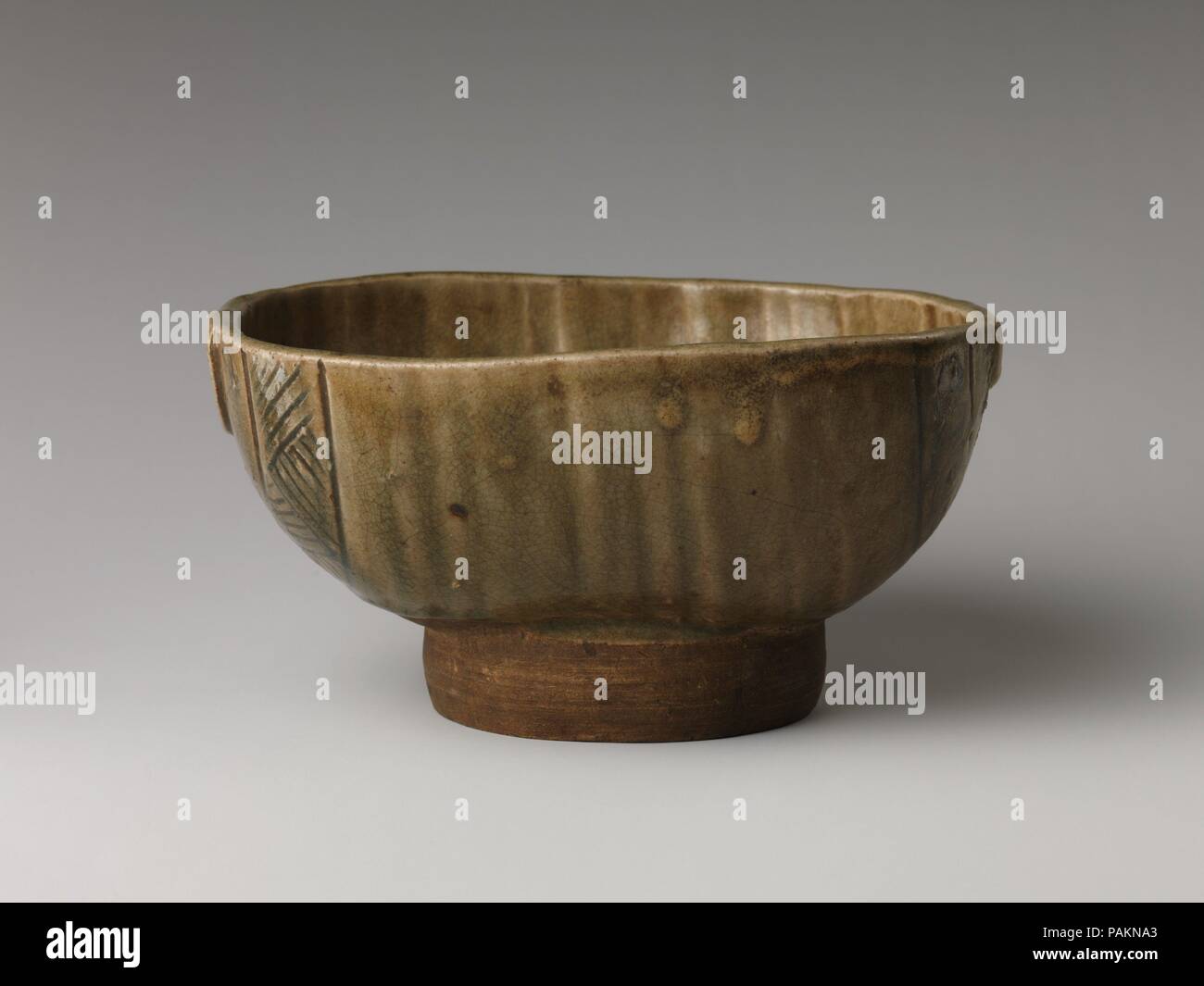Deep Bowl. Artist: Shuntai (Japanese, 1799-1878). Culture: Japan. Dimensions: H. 4 in. (10.2 cm); Diam. 5 1/2 in. (14 cm). Date: 19th century.  Kato Shuntai, whose father was the famous potter Shunzan, ran the official Owari branch of the Tokugawa family kiln (goyoyama) at Ofukeyo from 1817until 1851, when he passed the operations on to his son. He is famous for his Oribe style renditions. Museum: Metropolitan Museum of Art, New York, USA. Stock Photo