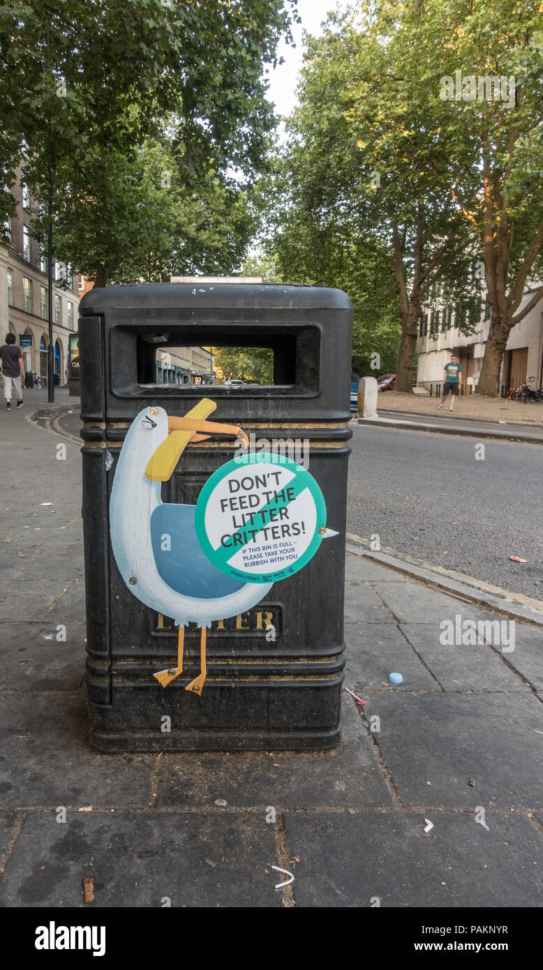 Put litter in bin hires stock photography and images Alamy