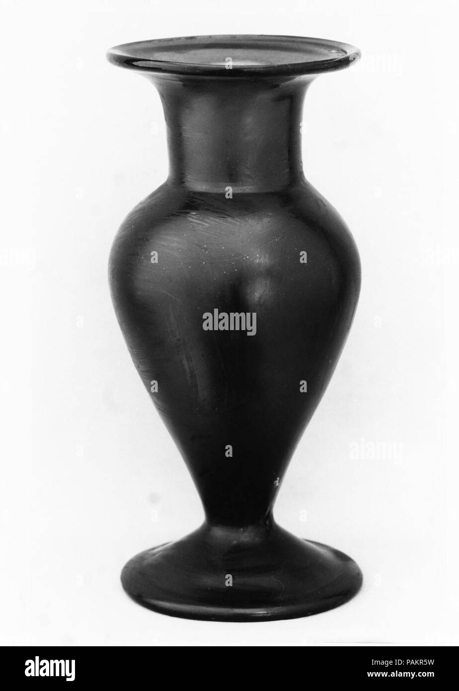 Vase. Culture: American. Dimensions: H. 8 1/2 in. (21.6 cm). Date: 1825-50. Museum: Metropolitan Museum of Art, New York, USA. Stock Photo
