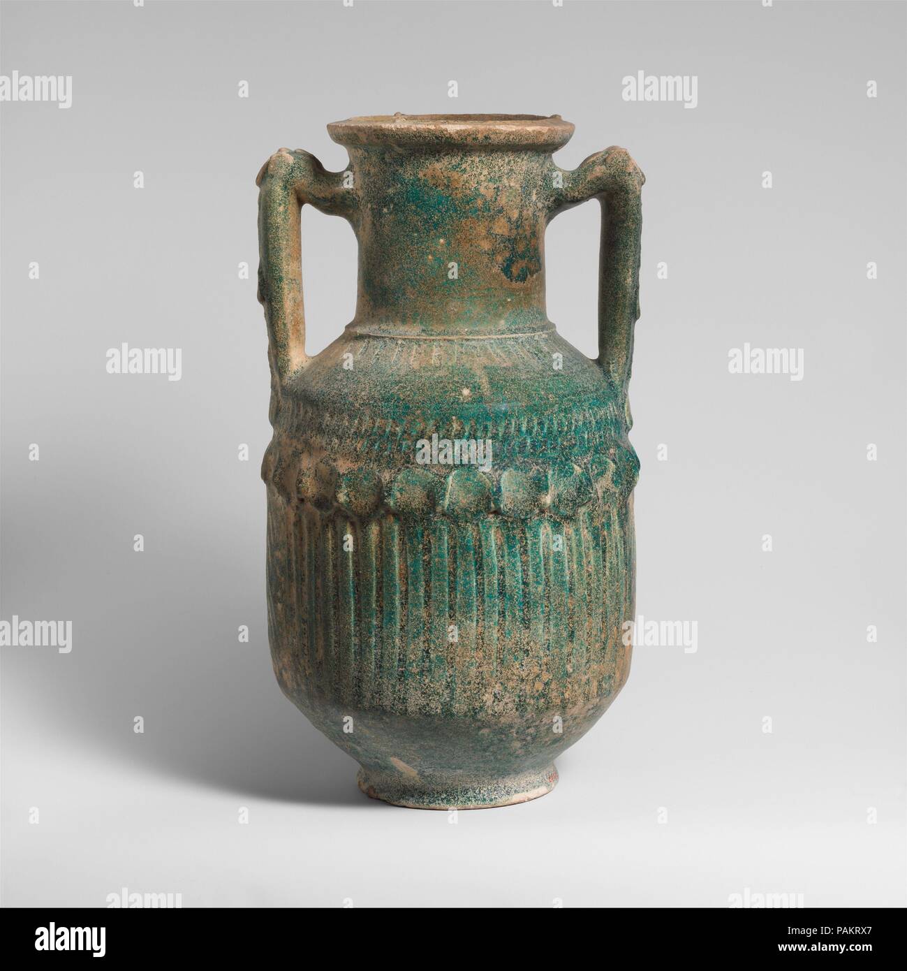 Terracotta amphora (two-handled jar). Culture: Roman, Syrian. Dimensions: 12 3/8in. (31.5cm). Date: ca. A.D. 100-225.  Probably made at Dura-Europos. Museum: Metropolitan Museum of Art, New York, USA. Stock Photo