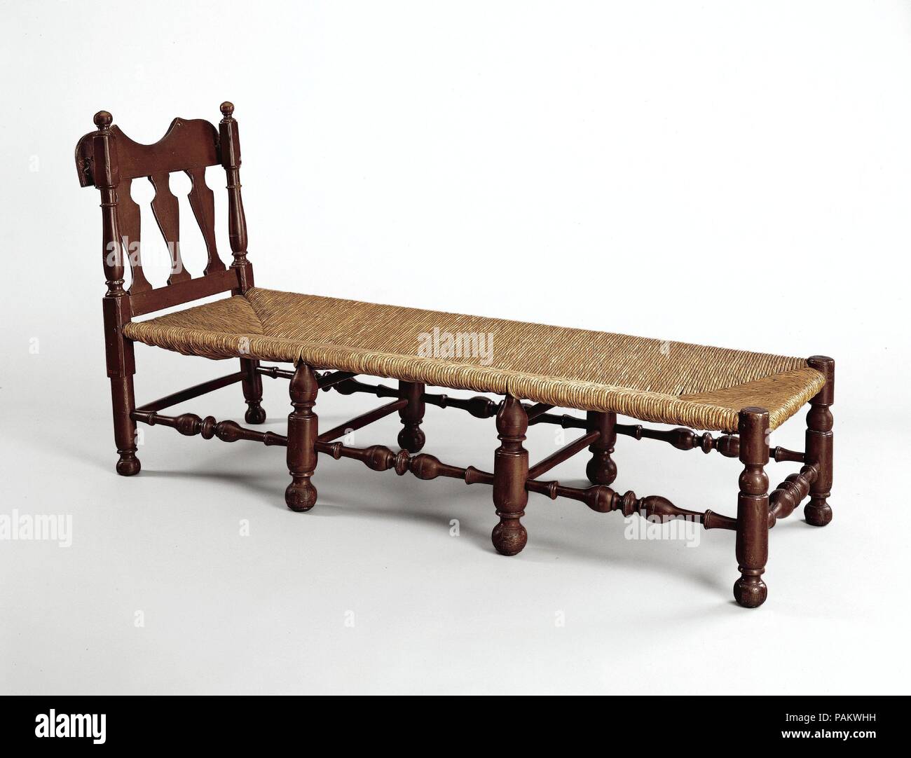 Daybed. Culture: American. Dimensions: 36 x 67 3/4 x 23 1/4 in. (91.4 x 172.1 x 59.1 cm). Date: 1725-50. Museum: Metropolitan Museum of Art, New York, USA. Stock Photo