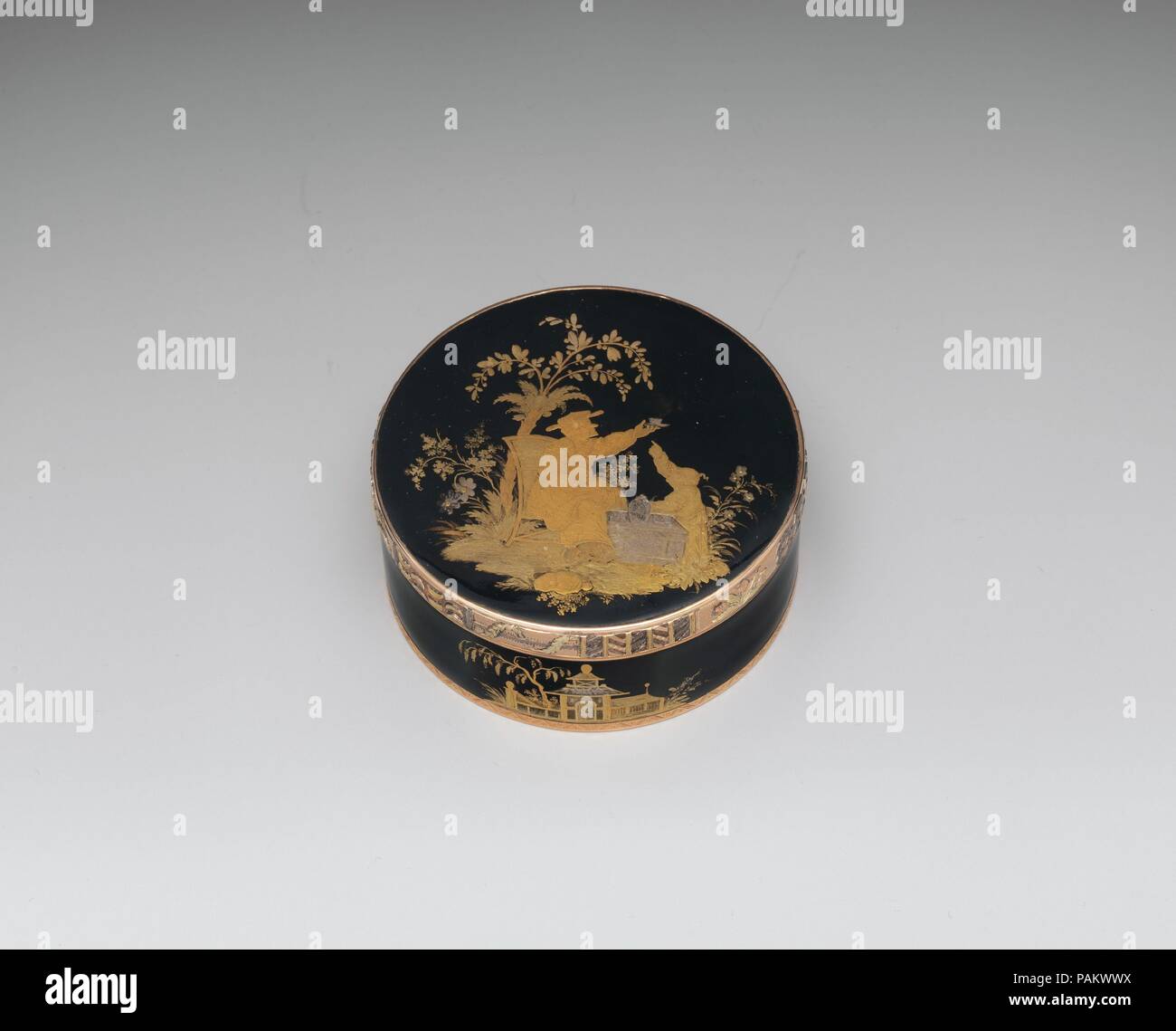 Snuff containers hi-res stock photography and images - Alamy