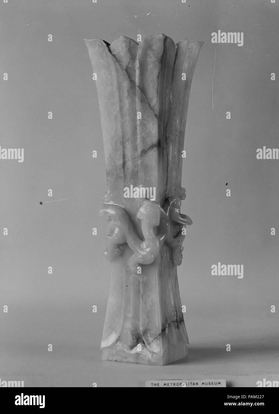 Vase. Culture: China. Dimensions: H. 9 1/4 in. (23.5 cm). Museum: Metropolitan Museum of Art, New York, USA. Stock Photo