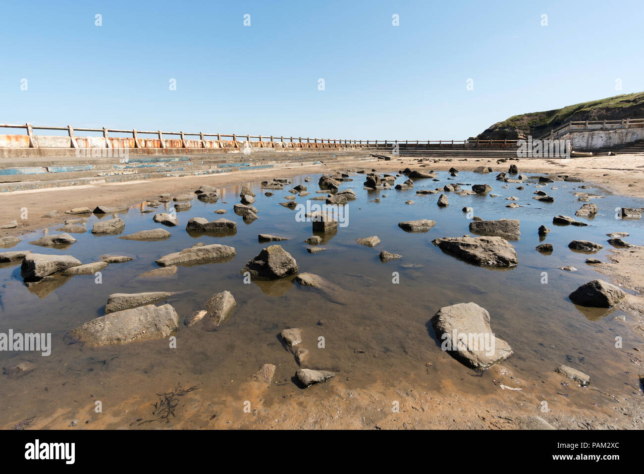 Derelict open air swimming pool hi-res stock photography and images - Alamy