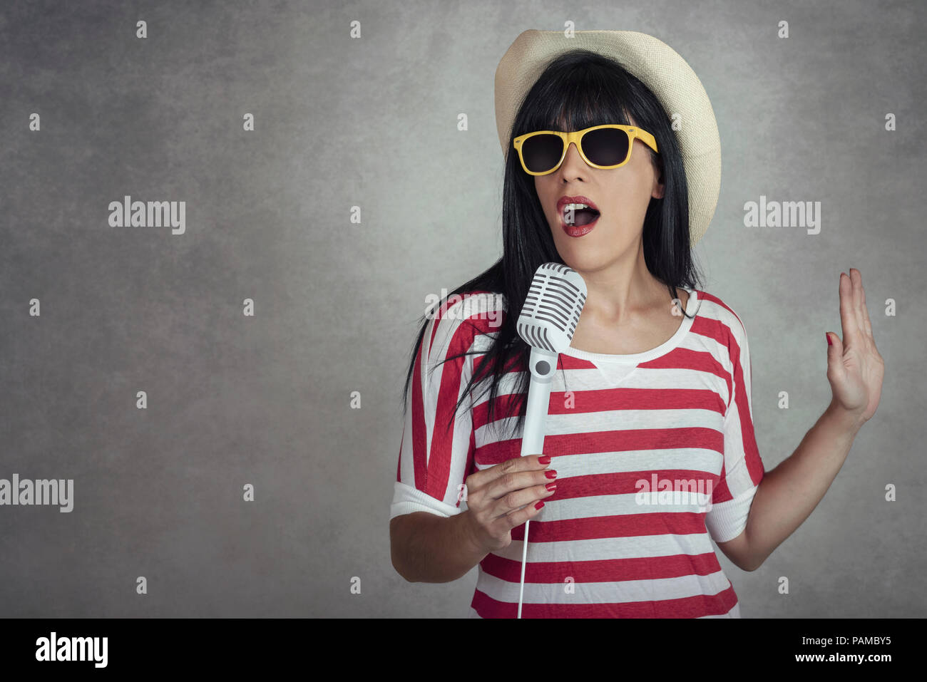 Girl woman sing hi-res stock photography and images - Alamy