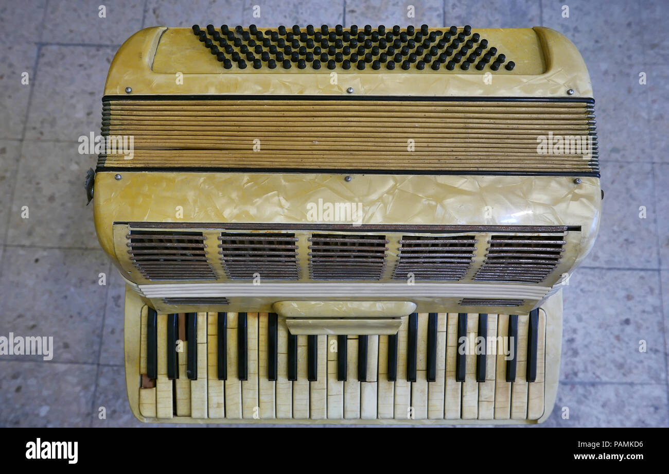 Vintage accordion hires stock photography and images Alamy