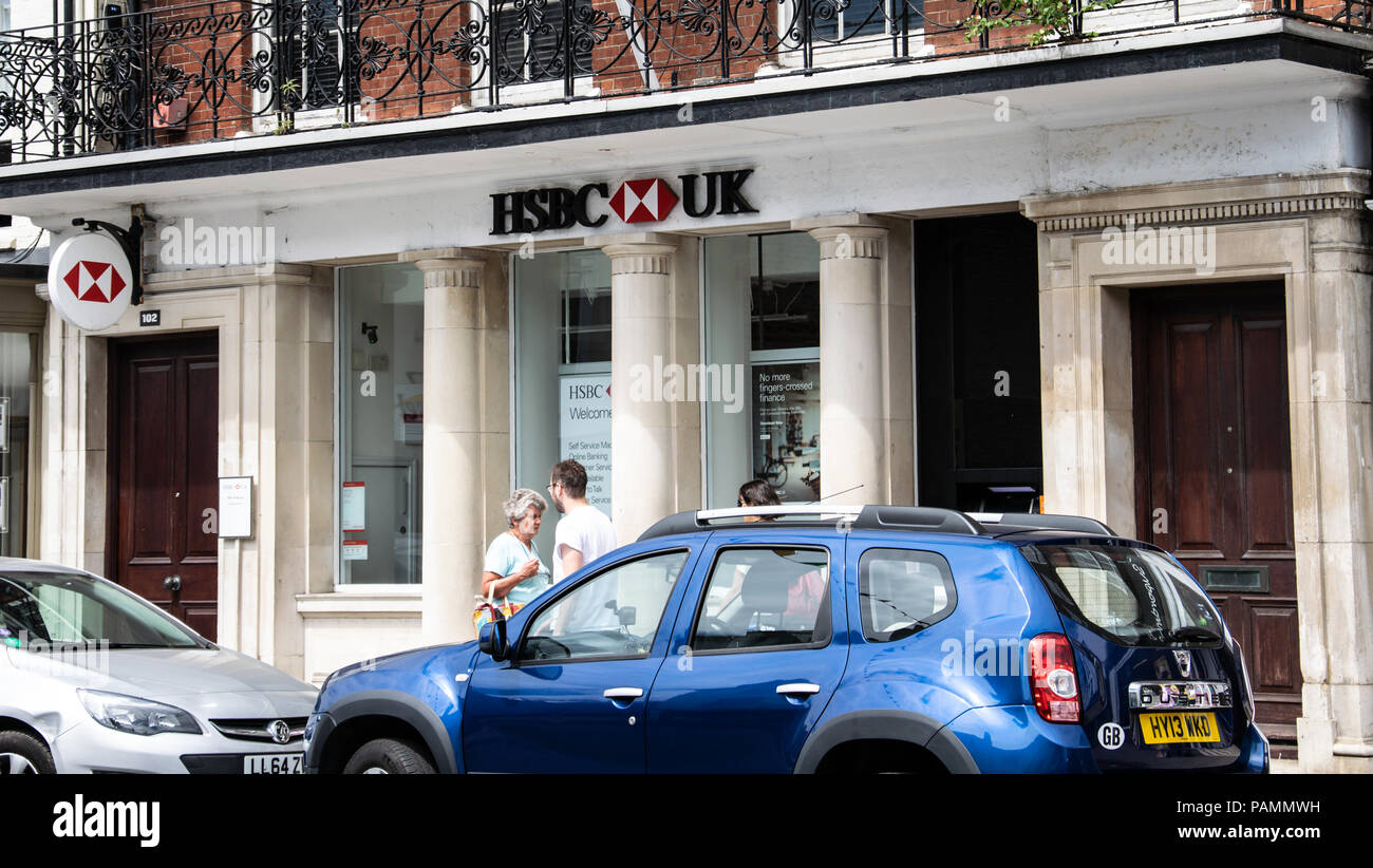 Front of hsbc bank hi-res stock photography and images - Alamy