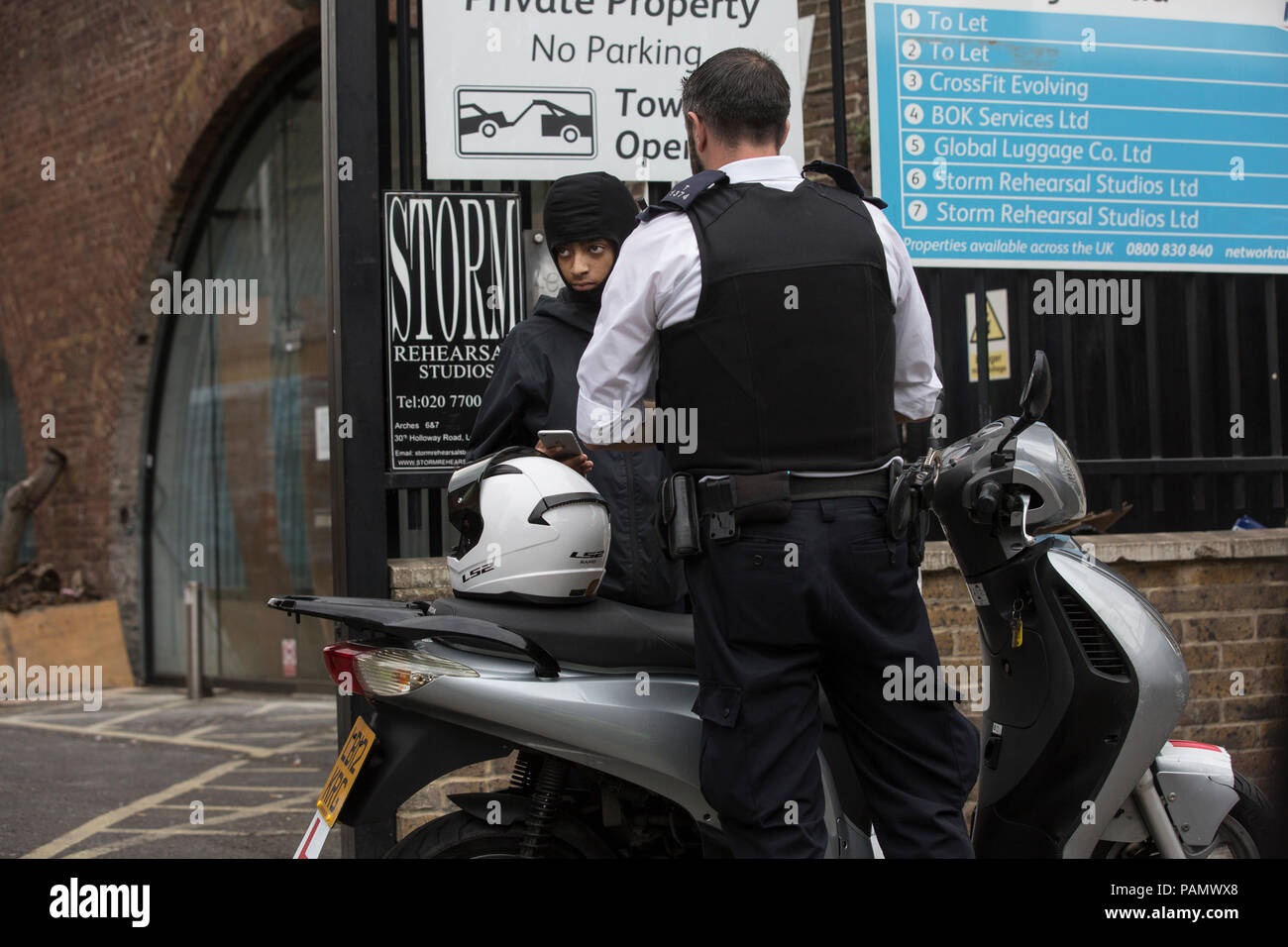 Operation Venice, the Metropolitan Police's moped crime unit out on pursuit in Central London to tackle moped criminals in the capital, UK Stock Photo