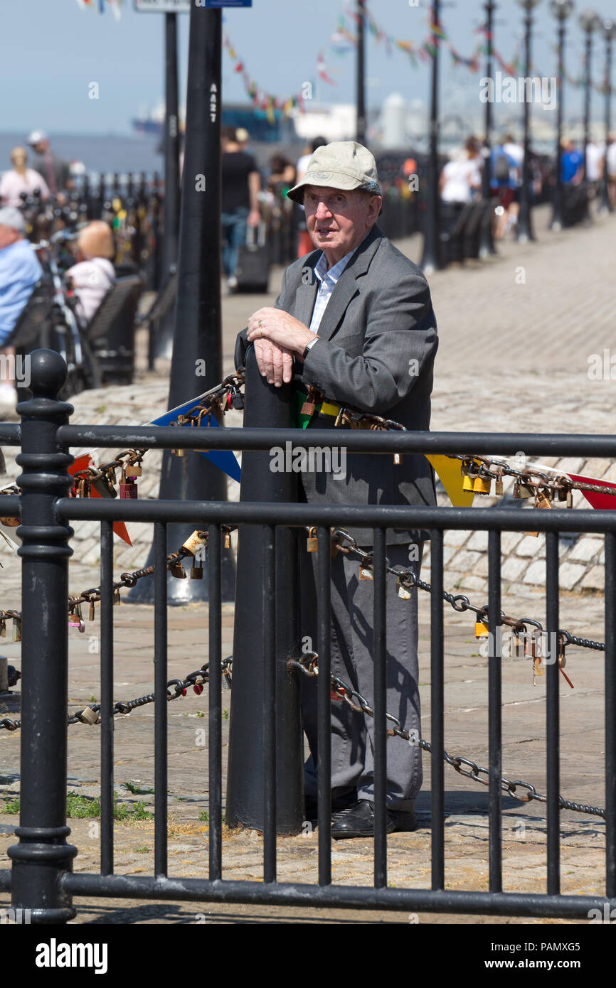 Man in deep thinking hi-res stock photography and images - Alamy